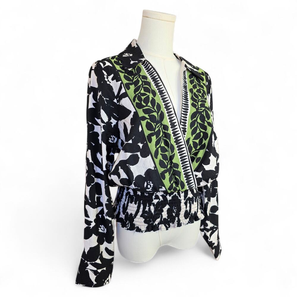 FIG AND FLOWER Black/White with Green Border Print Long Sleeve V-Neck Top